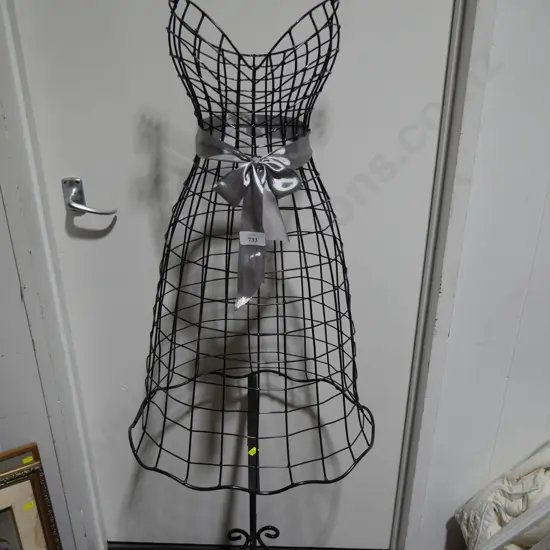 Dress stand