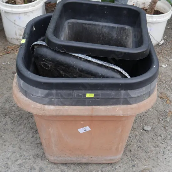 Plastic planter pots