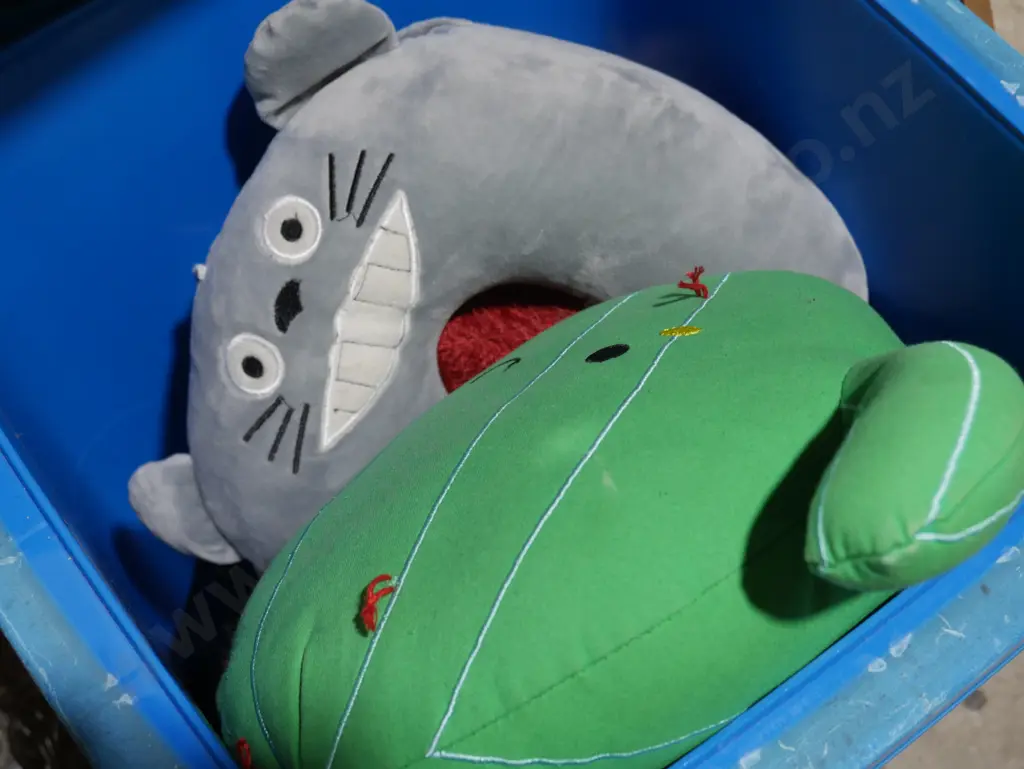 Bin of soft toys Image 1++