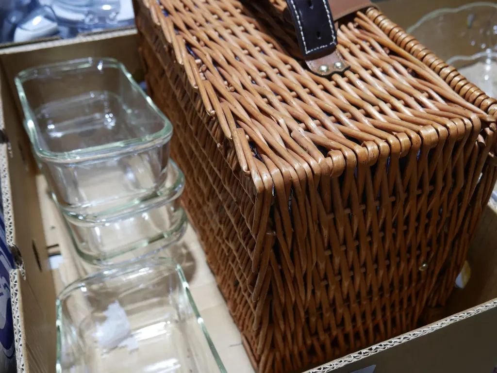 Cane basket, pyrex Image 1++