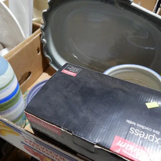 Sunbeam electric jug, pottery