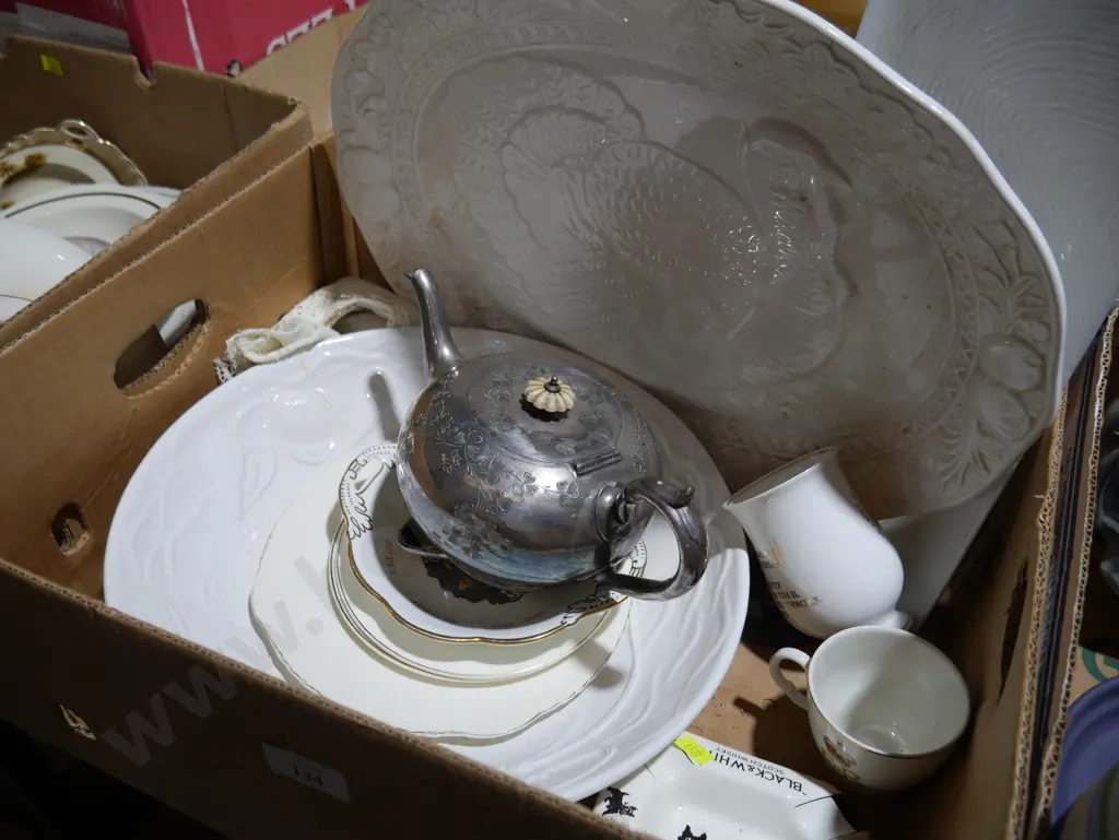 Platters, black & white whisky ashtray Image 1++