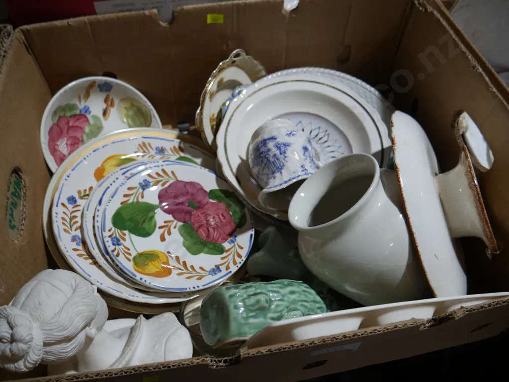 Plates, bust etc Image 1++