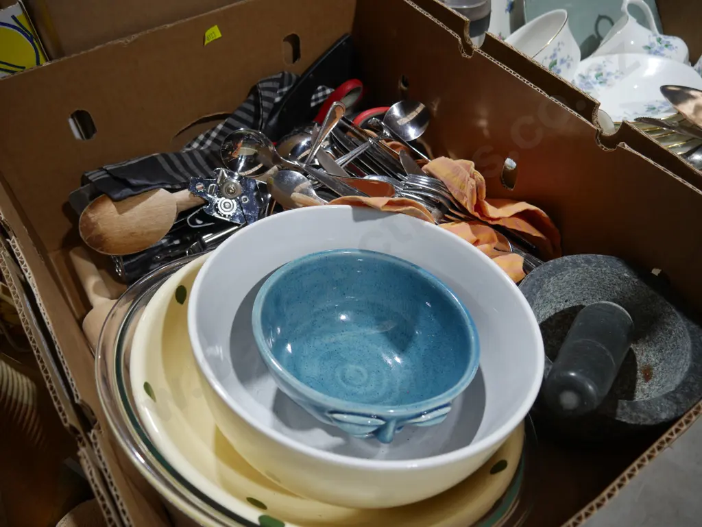 Mortar and pestle, cutlery etc Image 1++