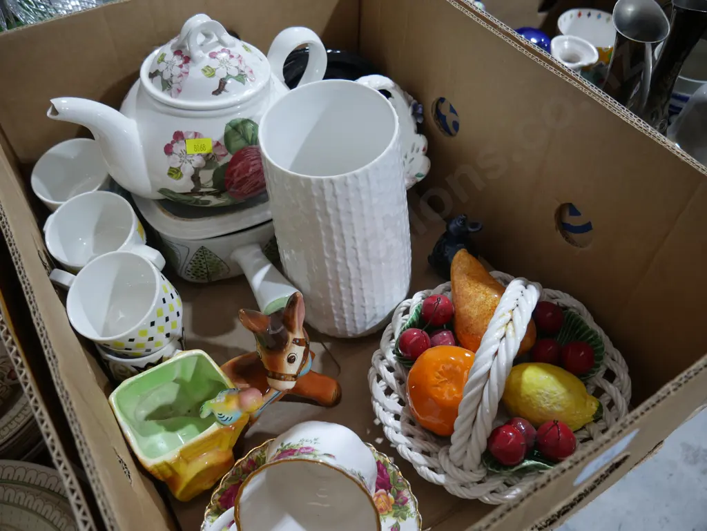 Artificial fruit, teapot etc Image 1++