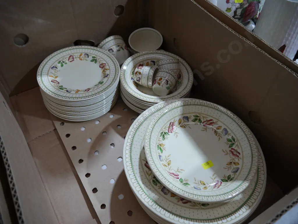 Woods Brier pattern dinnerware Image 1++