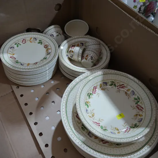 Woods Brier pattern dinnerware