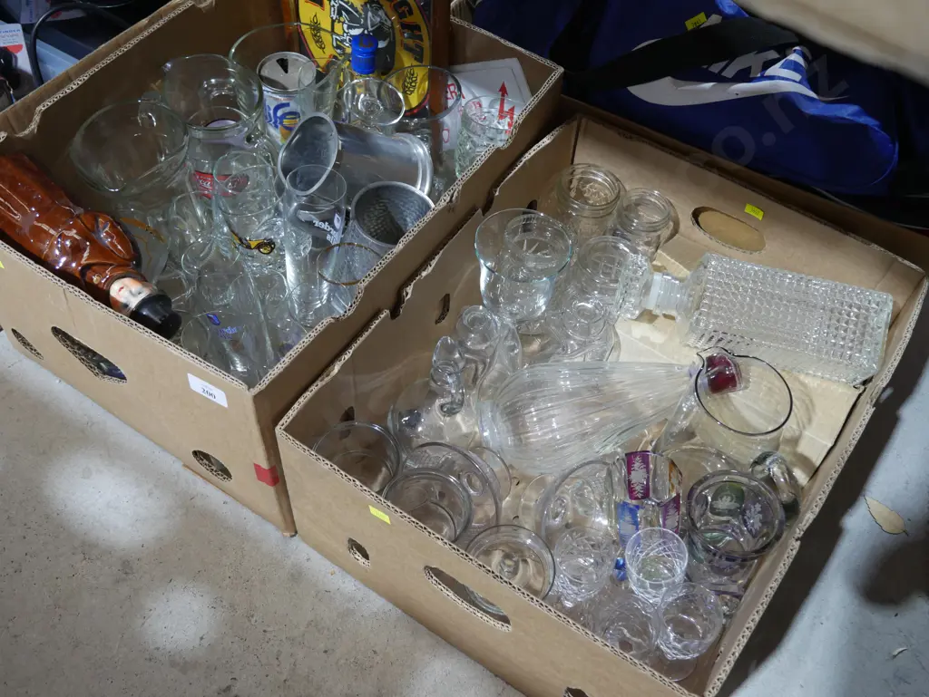 2 boxes of glassware etc Image 1++