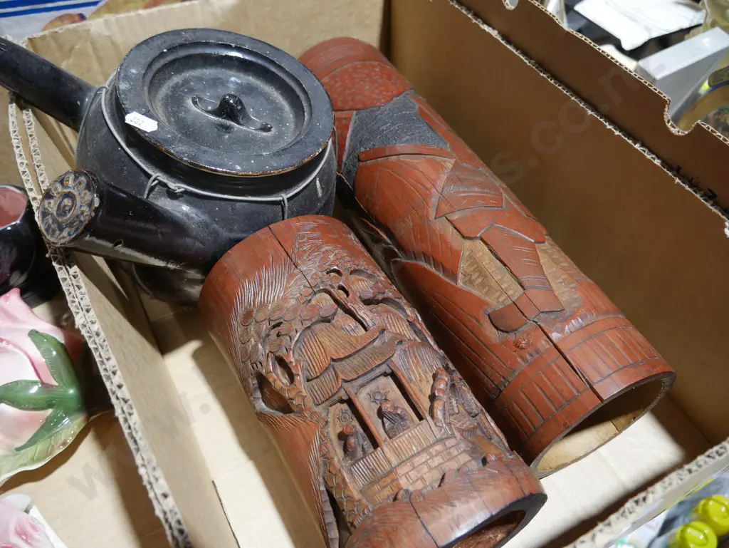 Oriental teapot, wooden vases Image 1++