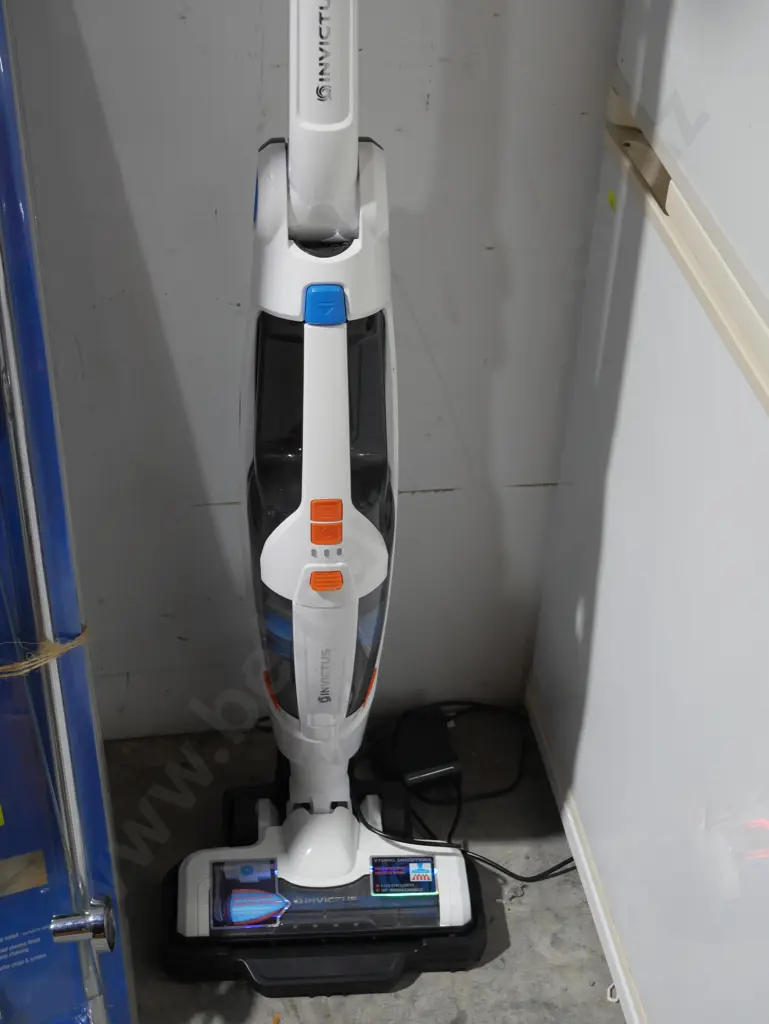 Invictus stick vacuum Image 1++