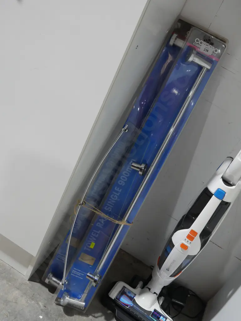 Towel rails Image 1++