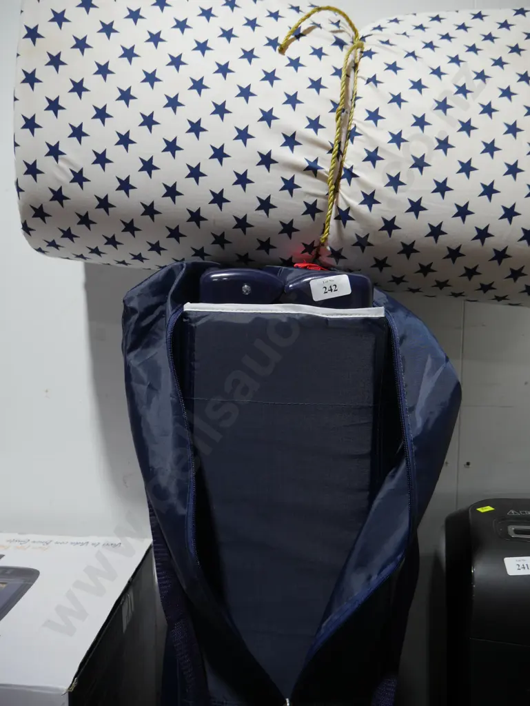 Portacot & mattress Image 1++