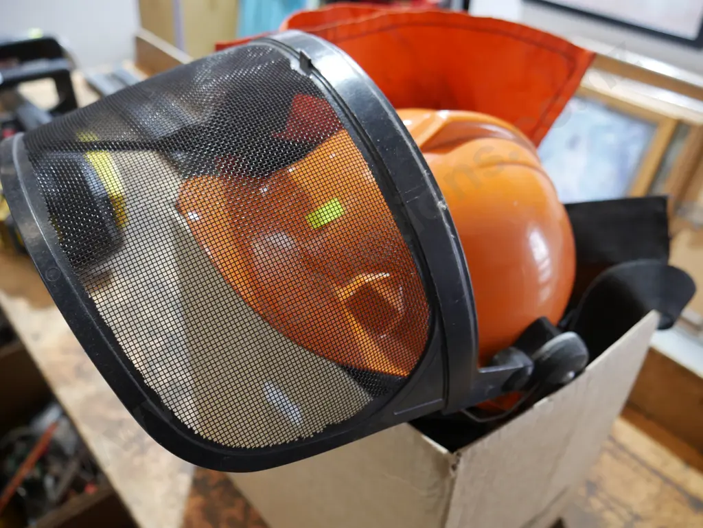 Chainsaw safety gear Image 1++