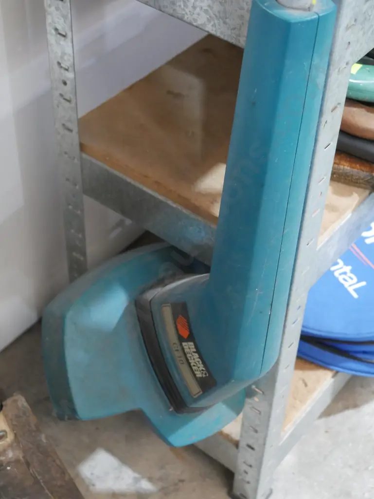 Black and decker line trimmer Image 1++