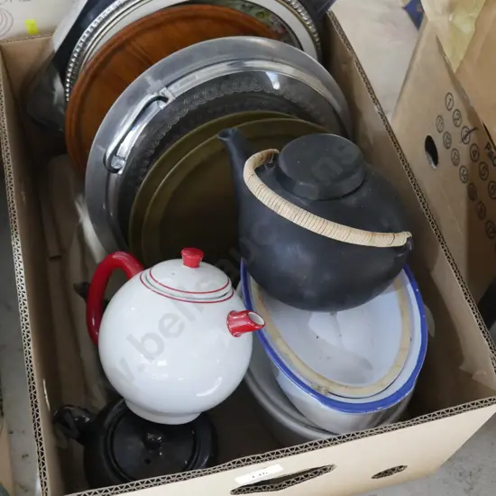 Serving trays, teapots