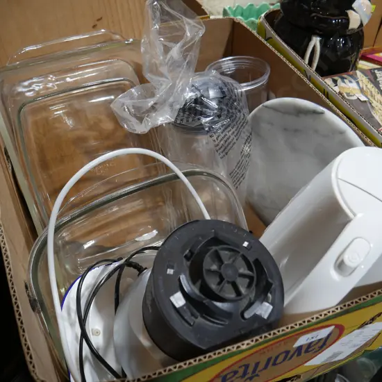 Chopping boards, electric jug etc