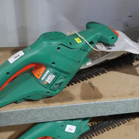 Electric hedge trimmer