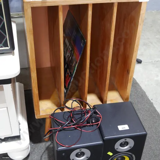 Stereo cabinet