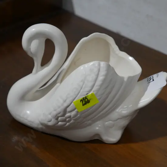 Small Crown Lynn swan