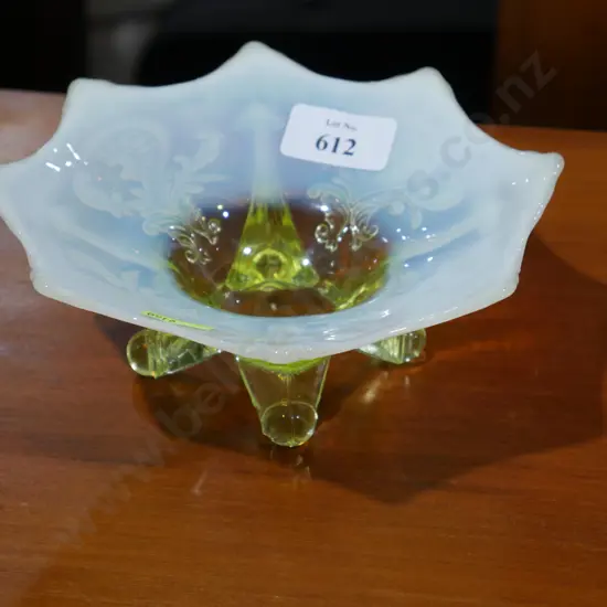 Dugan inverted fan and feather bowl