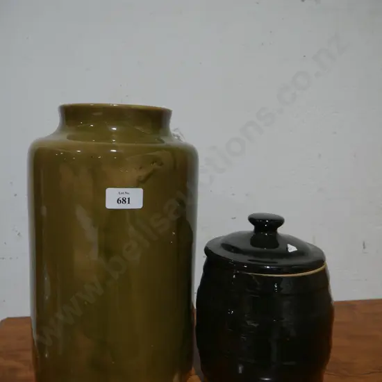 Benhar pottery jar and lidded jar