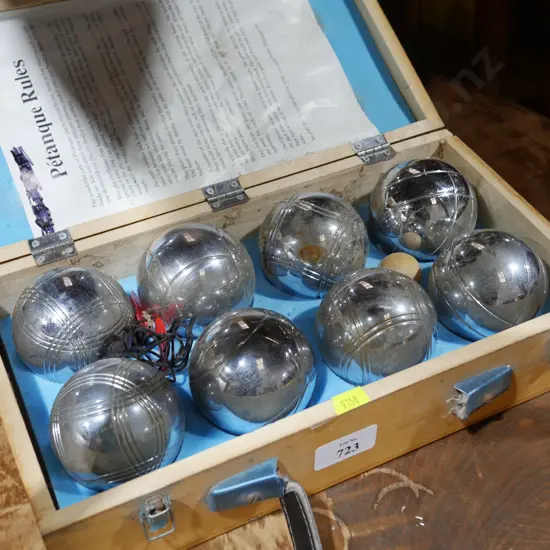 Petanque set