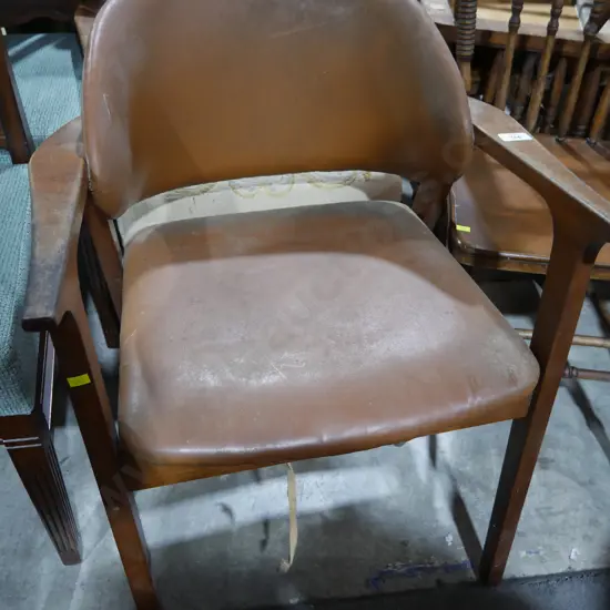 Elbow chair