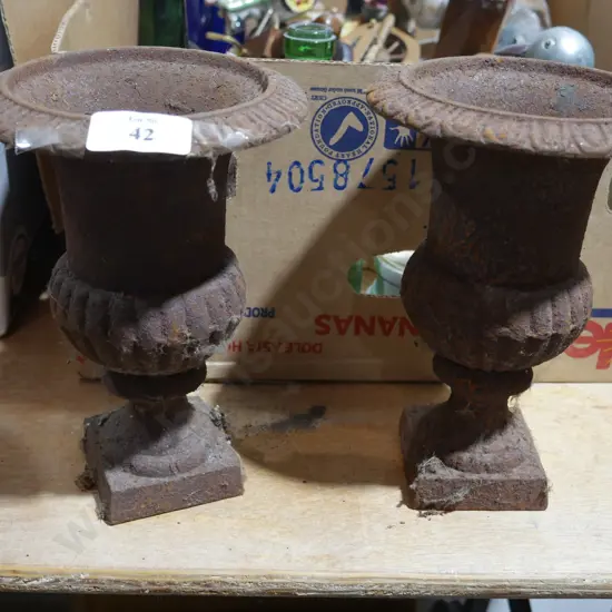 2 cast plant pots