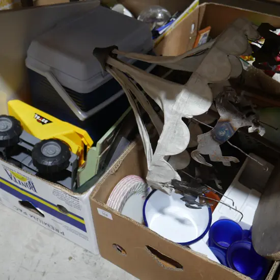 2 boxes truck , china, ornaments