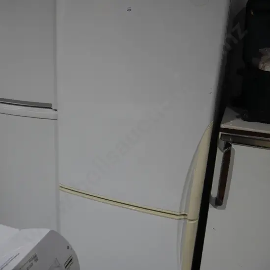 Westinghouse fridge freezer
