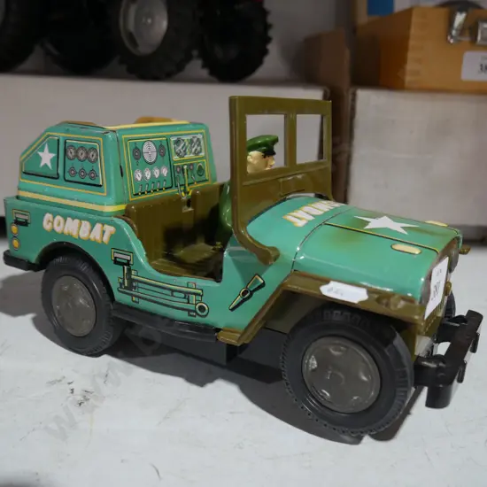 Tin jeep