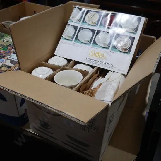 Crown lynn dinner set