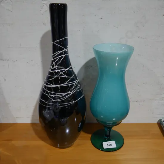 2 glass vases