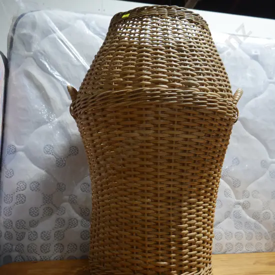 Wicker basket
