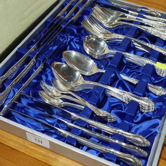 Cased cutlery