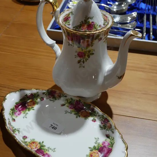 Cake plate and teapot