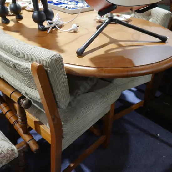 Oval extension dining table and 4 chairs