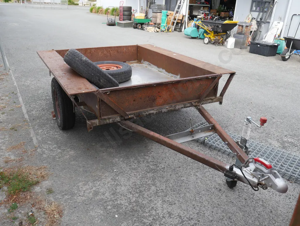 Trailer and 2 spare wheels Image 1++