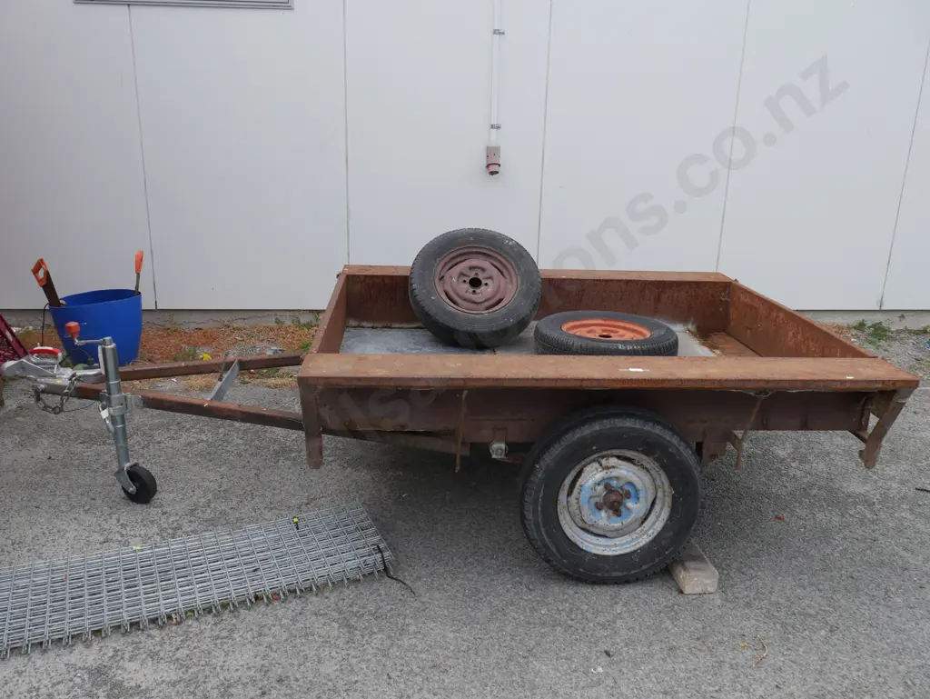 Trailer and 2 spare wheels Image 1++