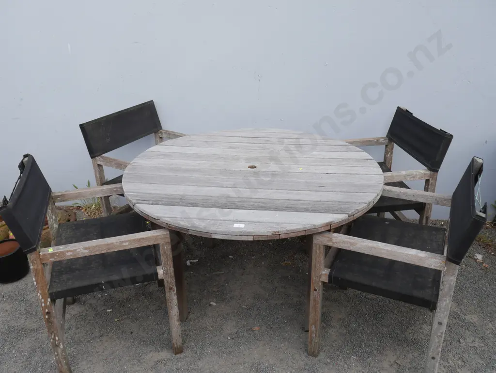 Round outdoor wooden table and four chairs Image 1++
