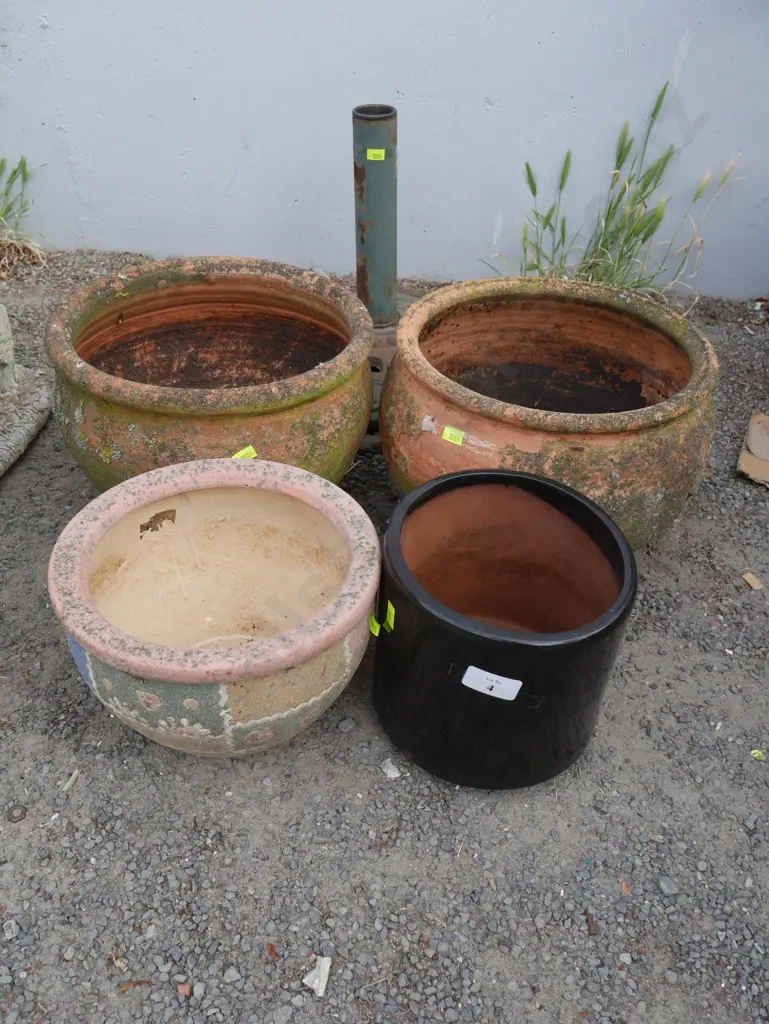 Plant pots and umbrella stand Image 1++