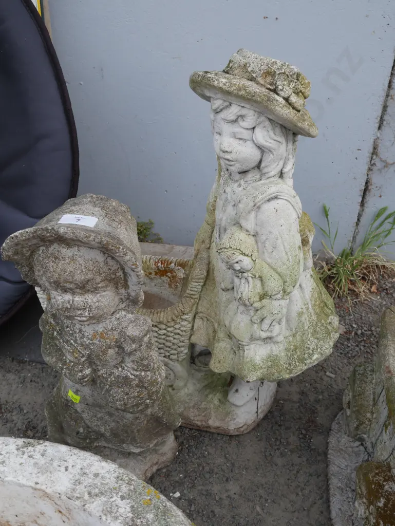 2 girl garden statues Image 1++