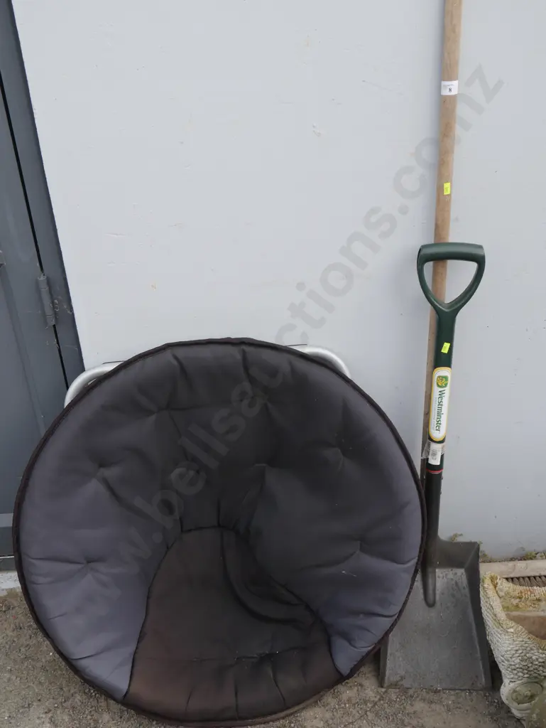 Moonchair, broom, shovel Image 1++