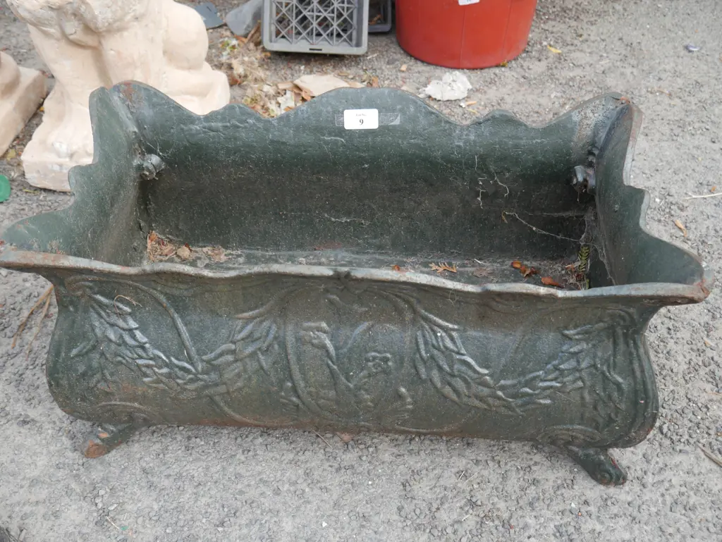 Large green cast iron planter Image 1++