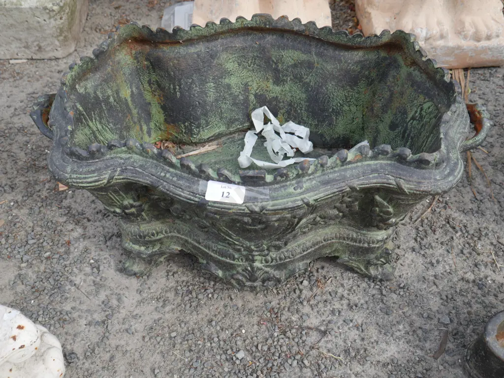 Green cast iron planter Image 1++