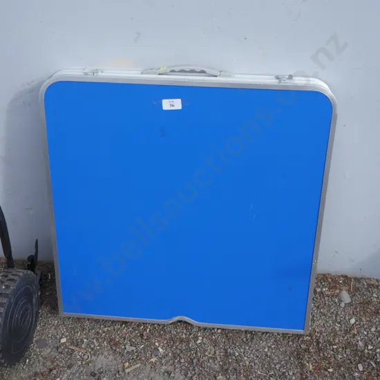 Portable folding table