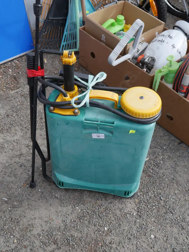 Backpack sprayer Image 1++