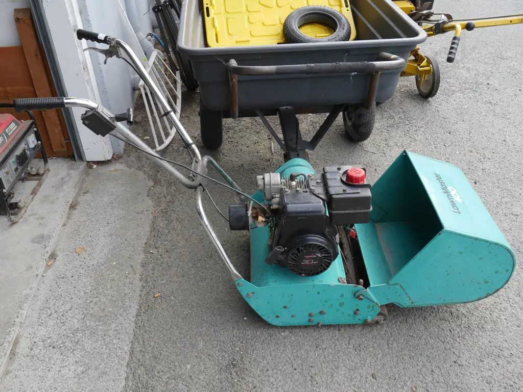 Lawnmaster 400 reel mower Image 1++