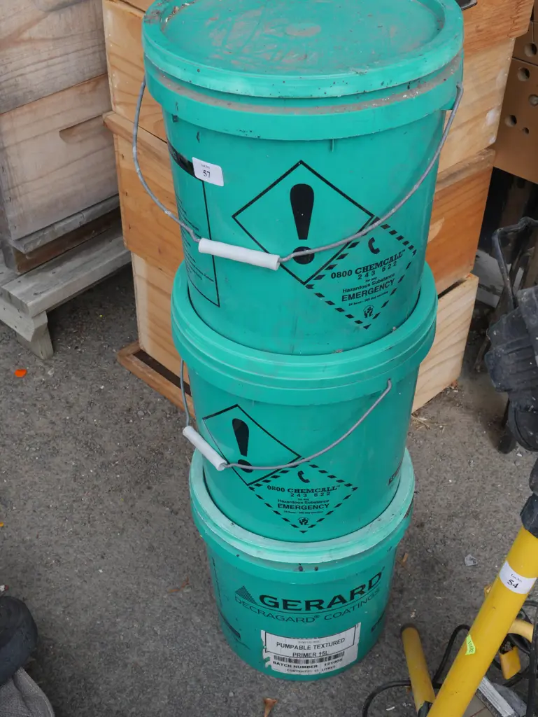 3 buckets of primer Image 1++