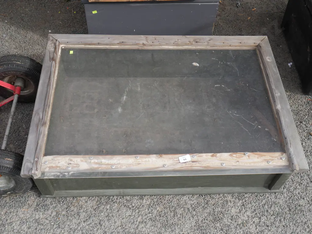 Large display case Image 1++